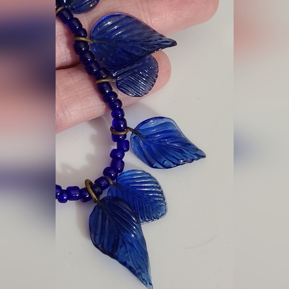 OLD Vintage blue leaves leaf Czech pressed molded glass necklace beaded cobalt - Picture 9 of 9